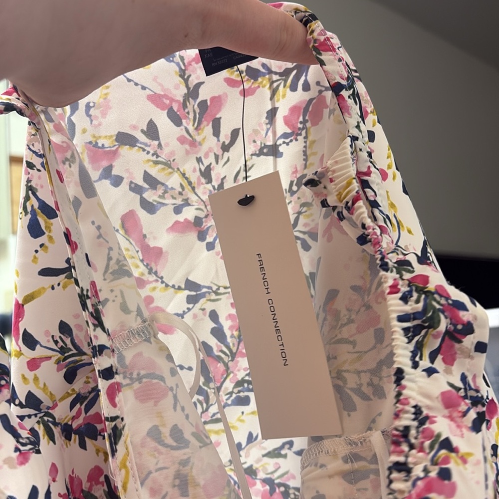 NWT French Connection Ruffle Shoulder White Floral Blouse Tank Size S - Picture 8 of 8
